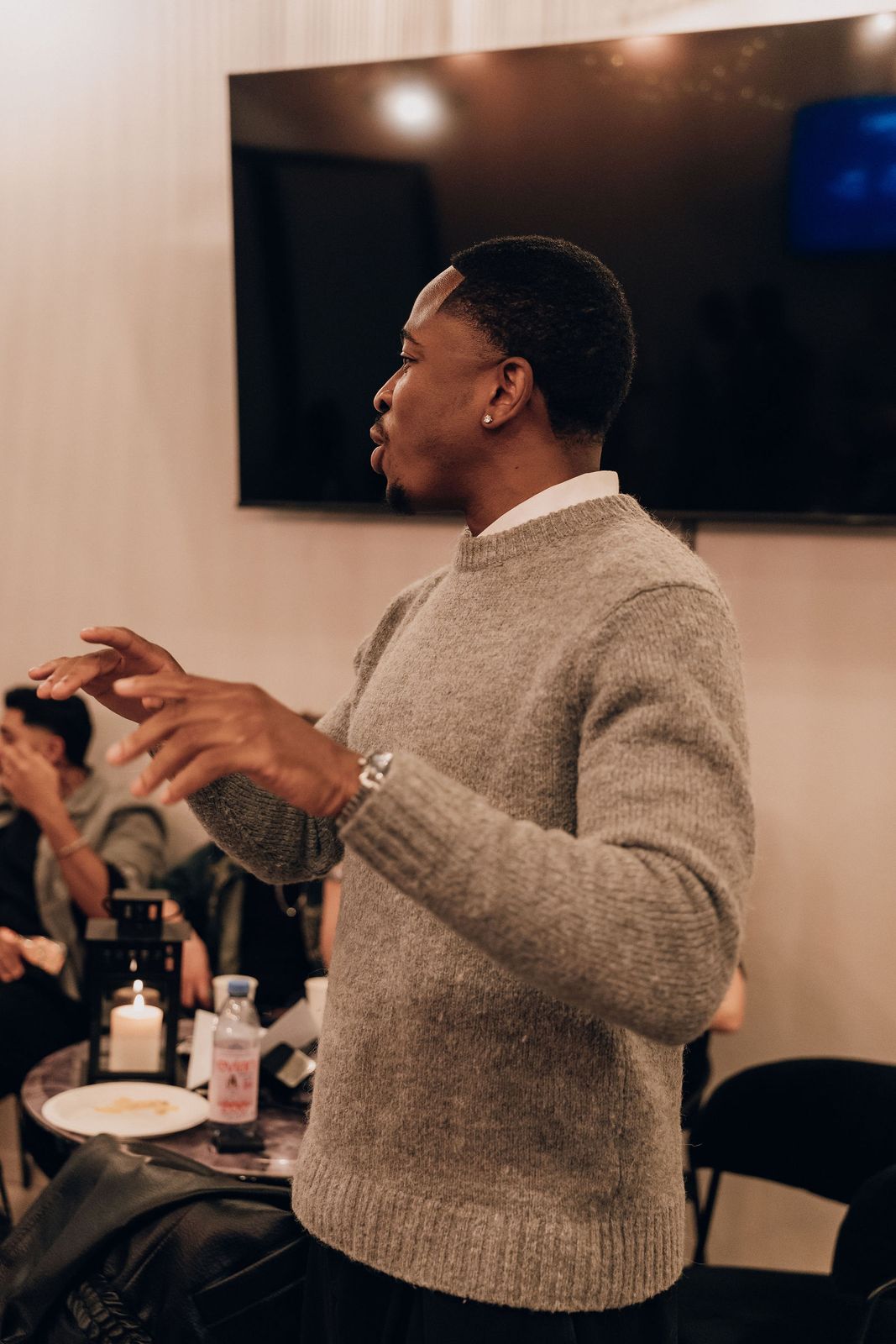 Warren Ngouah prend la parole pendant la Session #1